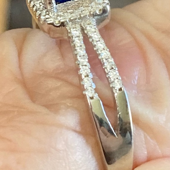 Gorgeous 925 square simulated, sapphire surrounded by crystals size 10.5. - Picture 4 of 7